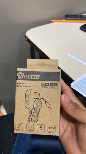 [CBT20M] CARGADOR DEKO 20V