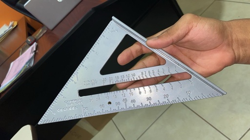 [ET-7] ESCUADRA TRIANGULAR DE METAL 7